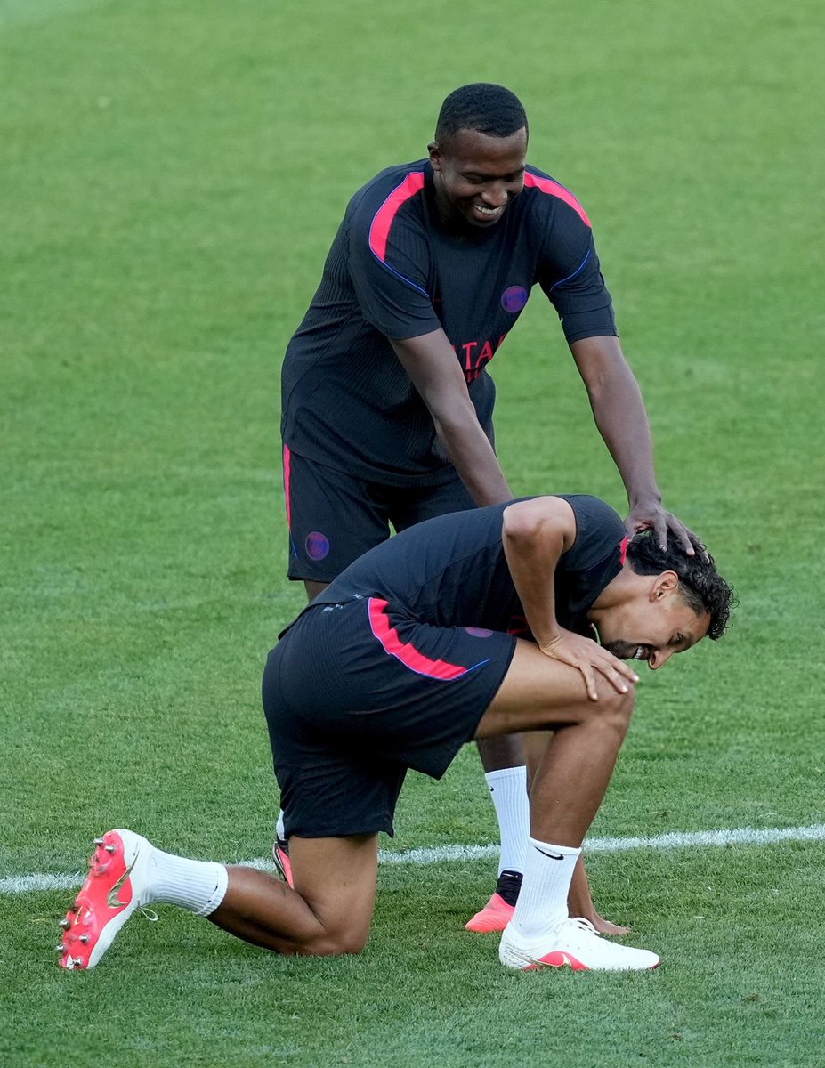 ActuFoot_'s tweet photo. ILS SONT DE RETOUR 🔙❤️💙 https://t.co/sgIfaTKnIJ