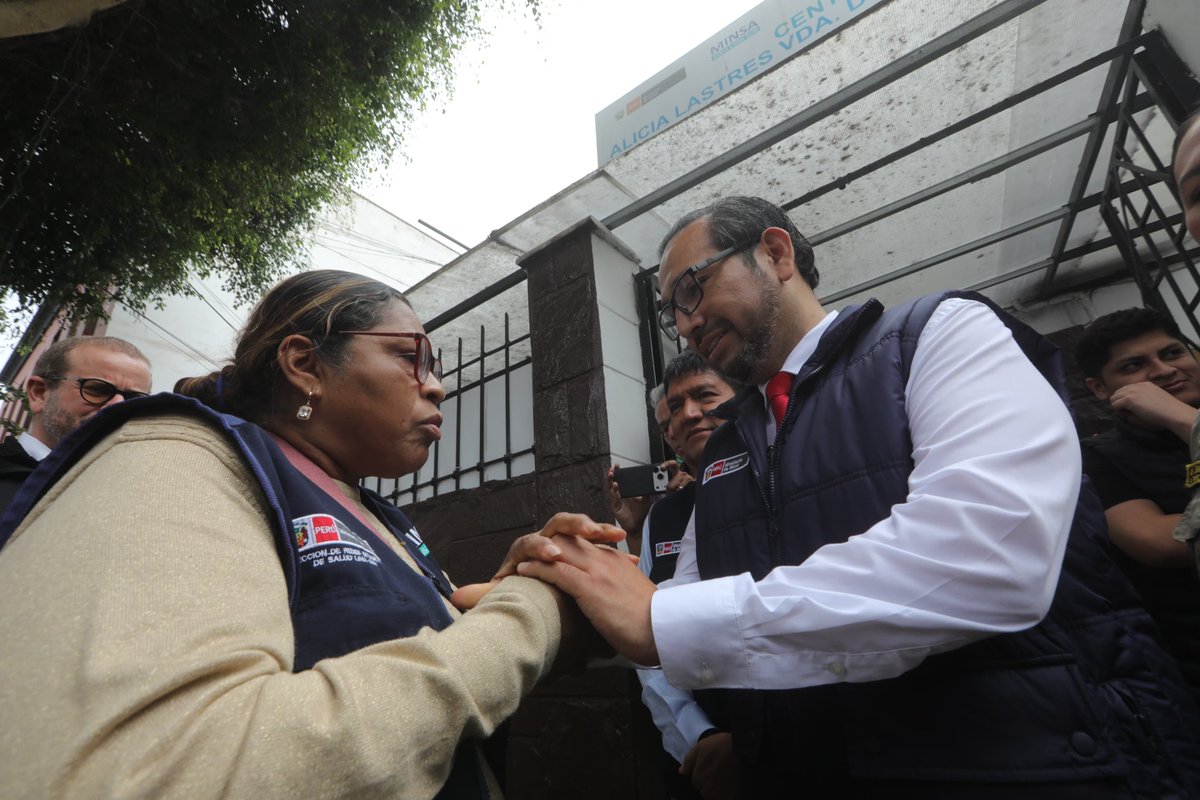 Minsa_Peru's tweet photo. ✅ Avanzamos hacia una gestión más eficiente y digital en Lima Sur
#NotaInformativa | Como parte del trabajo de campo, el ministro de Salud, Luis Dyer, supervisó la sede de la Diris Lima Sur, en Barranco, y el Centro de Salud Alicia Lastres Vda. de la Torre, donde verificó el funcionamiento de los procesos administrativos y operativos.
Durante la visita, identificó oportunidades de mejora y la necesidad de avanzar en la digitalización de los procesos para fortalecer la gestión de los establecimientos de salud de la jurisdicción. 🏥