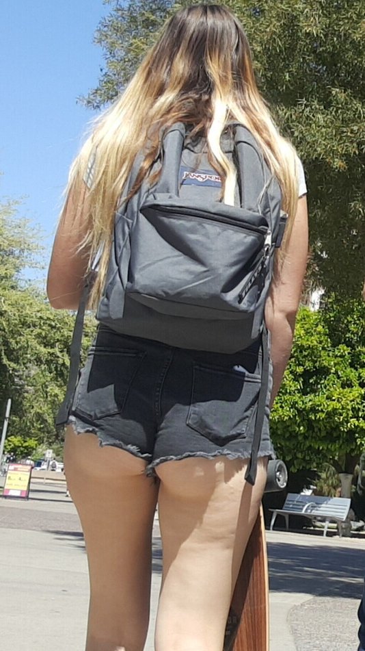 franciaelina3's tweet photo. Teenager wearing short shorts to school #candid #candidhs #creepshot FULL VIDEO IN BIO👆 https://t.co/qRnc4PUDkq