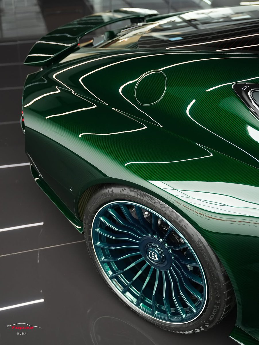CarFolders's tweet photo. 🚨🇦🇪 LA PREMIÈRE BRABUS BODO EST ENFIN LÀ !

2 mois après sa présentation, le préparateur allemand s’apprête à livrer le premier exemplaire client de sa Bodo.

Du carbone apparent teinté à été choisi pour la configuration 💚

📸 : topazdxb https://t.co/8xnZx4JgNO