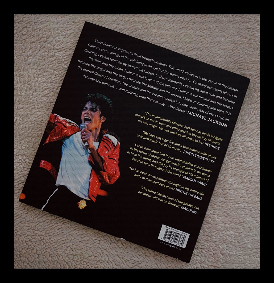cindy_york98's tweet photo. I finally got my Dancing The Dream book by Michael Jackson! I'm so happy to finally have this book in my collection. So excited to learn more about him. A big thank you to @midnightaugmoon for telling me about this book. 🖤✨📚 https://t.co/6o8tm0AO4q