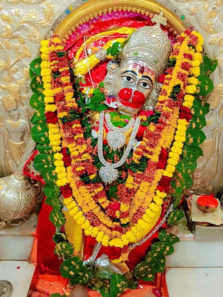 VaradaHanumanji's tweet photo. श्री हनुमानजी मन्दिर, वराड़ा
॥#जय_श्री_राम॥
🙏 श्रींगार दर्शन
मंगलवार, 11 अगस्त 2026
मारवाड़ी मो. सं. २०८३
श्रावण कृष्ण पक्ष, १४ (चतुर्दशी)
Tuesday, 11 Aug 2026
Shree Hanumanji Mandir, Varada
#WaradaHanumanji #Hanumanji #Varada #Hanuman #JayShreeRam #हनुमान #सिरोही #Warada https://t.co/xLNtEhpZRK