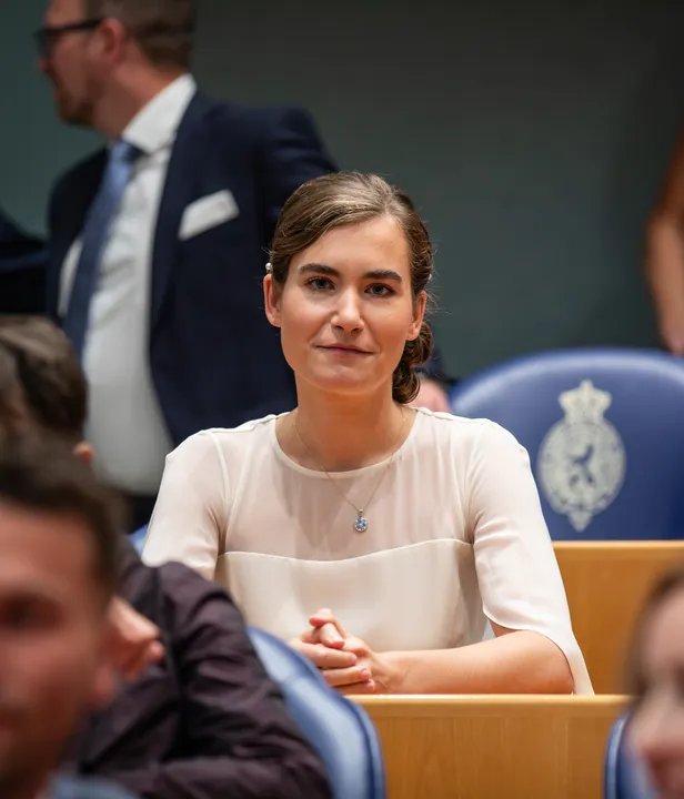 KAFKA_Dev's tweet photo. Links is in PANIEK door de opmars van FVD! 
Maarten van Rossem zet bijna 1.3 MILJOEN kiezers weg als DOM! 
Op naar nog veel meer zetels! 

Doe een ❤️ &amp; RT als je FVD steunt! https://t.co/P8MsODdYOg