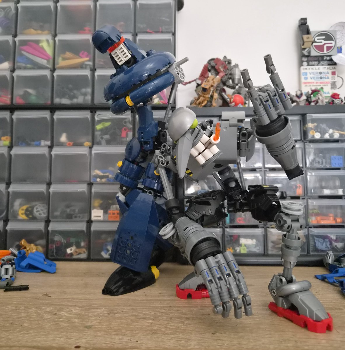 JSwansus's tweet photo. Friend for Gus 
#lego #bionicle https://t.co/muU8JBxsuq