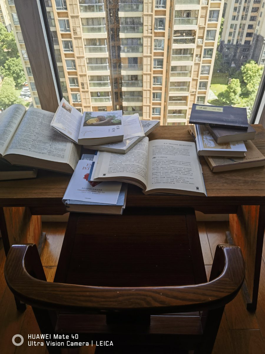ChueHermony's tweet photo. Tackling old stuff today! Donated 3 books, cleaned 2 drawers, and found a vintage notebook I’d forgotten—small wins make big clutter feel manageable. https://t.co/pWHnDUbKXg