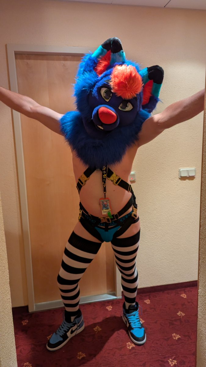 OdifuskyA's tweet photo. You coming to dance with me and maybe head back to my room afterwards :3 👉👈 https://t.co/LLq4aCyaVX