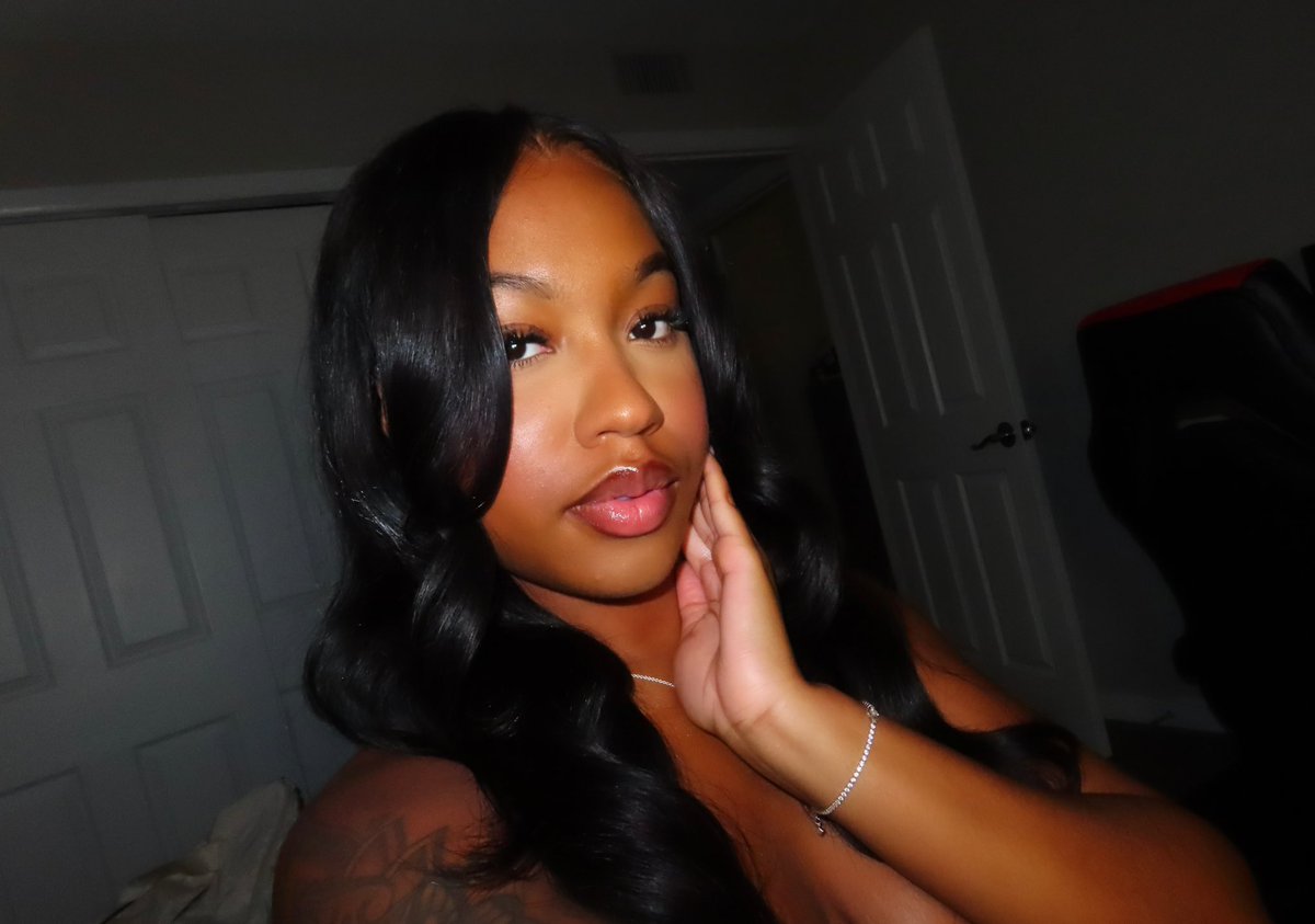 trabandzzz's tweet photo. Love perfecting my make up https://t.co/zQutyMgq7C