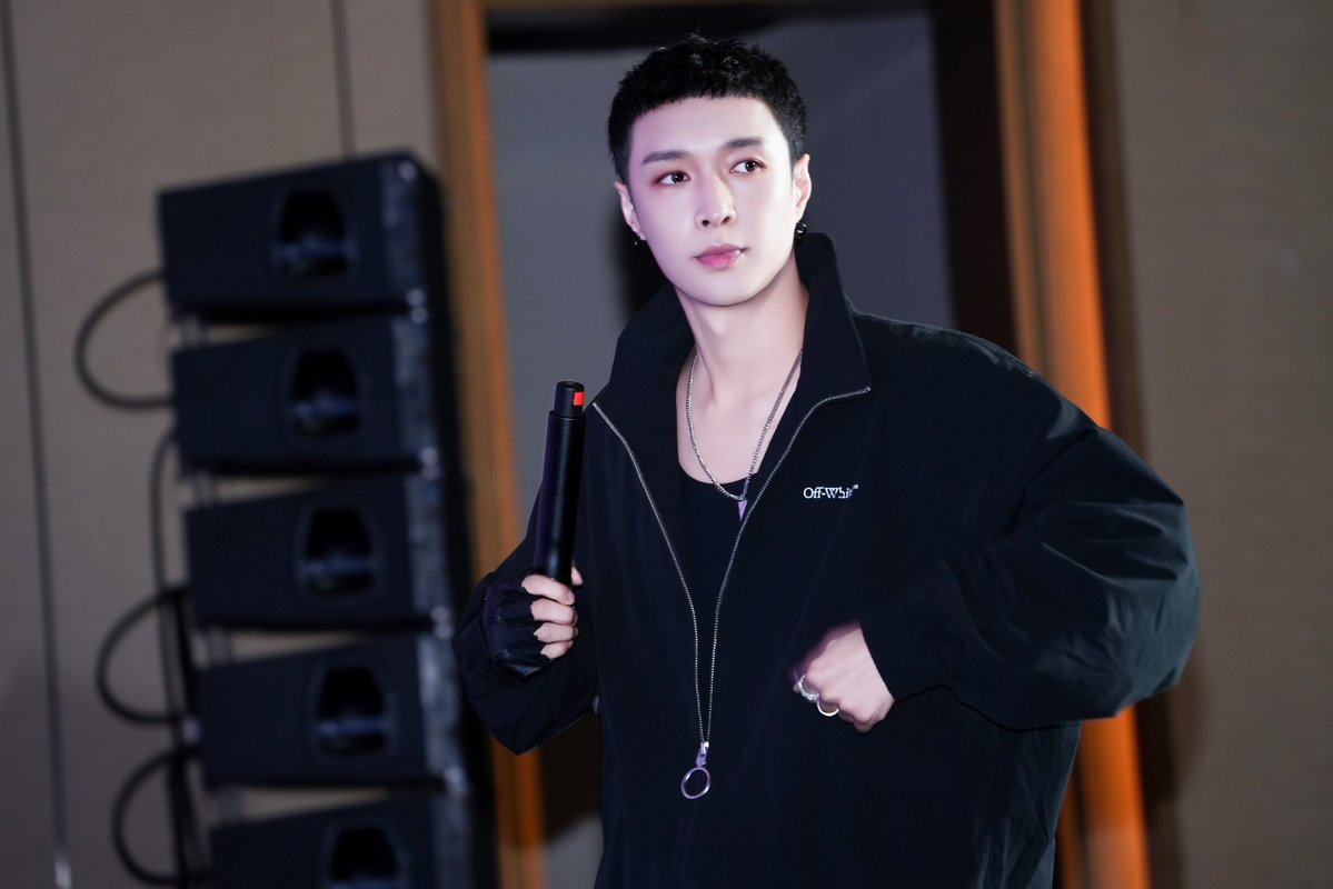 lay_studio's tweet photo. Stage after stage we meet, reply after reply we connect.
Every closeness we share writes a new chapter of our tales.
@layzhang
#LAY #LayZhang https://t.co/VoJDTSjiFe