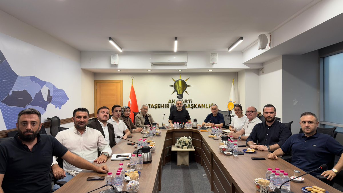 burakcifci34's tweet photo. Haftalık İlçe Yürütme ve Yönetim Kurulu Toplantımızı İl Yönetim Kurulu Üyemiz @Menessavas ın katılımlarıyla gerçekleştirdik.

Toplantımızda ilçemizde yürüttüğümüz çalışmaları değerlendirerek, önümüzdeki dönemde hayata geçireceğimiz çalışmalar ve projeler üzerine istişarelerde bulunduk.

Rabbim birlik ve beraberliğimizi daim eylesin. 🇹🇷🤝

@atasehirakparti 
@halimaksu 
@abdullahozdemir