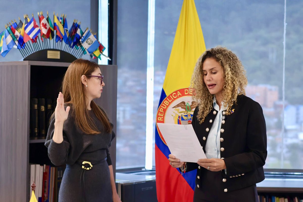 MintrabajoCol's tweet photo. 🇨🇴Damos la bienvenida a Juliana Morad Acero, nueva viceministra de Relaciones Laborales e Inspección, y a Elianne Forero Pérez, nueva viceministra de Empleo y Pensiones.

🧵 https://t.co/B5CHIcXhLM