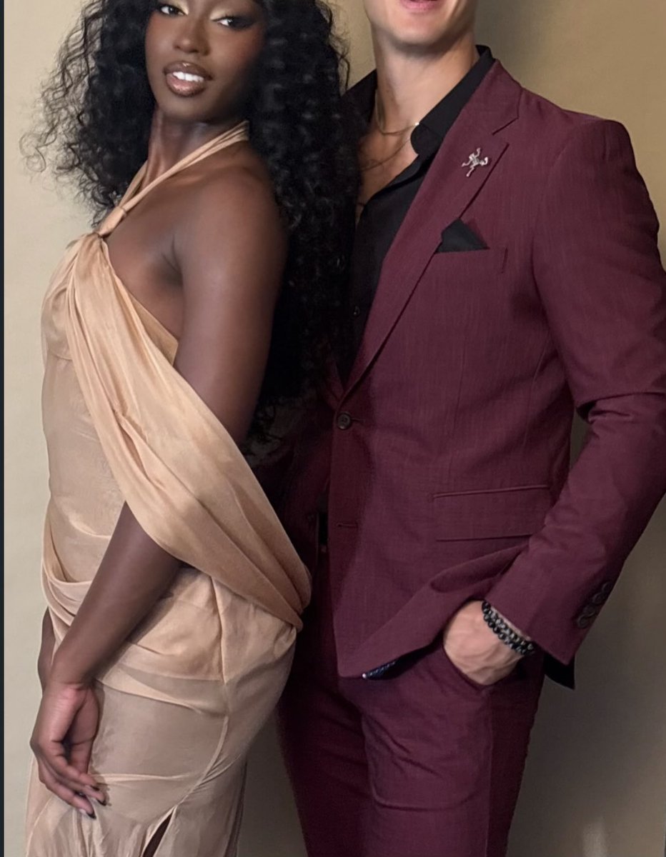 fireanddesiress's tweet photo. carl mom posting this with carl face cropped out so that we can fully see aniya…. she’s so incredibly real 😭 https://t.co/r0Gmcy6W7A