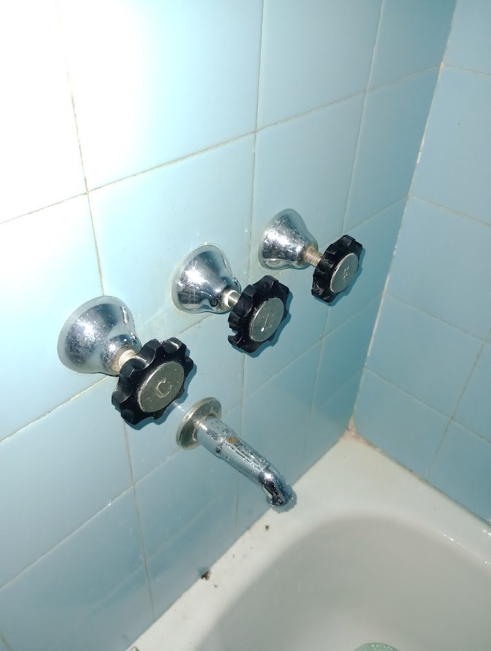 _____Frank_'s tweet photo. Reparacion de griferia de ducha, cambio de vastago de transferencia y cambio de cueritos
Reparacion de griferia de bidet
Instalacion de llave de paso para cortar el ingreso de agua al calefon https://t.co/OM0DxUipyU