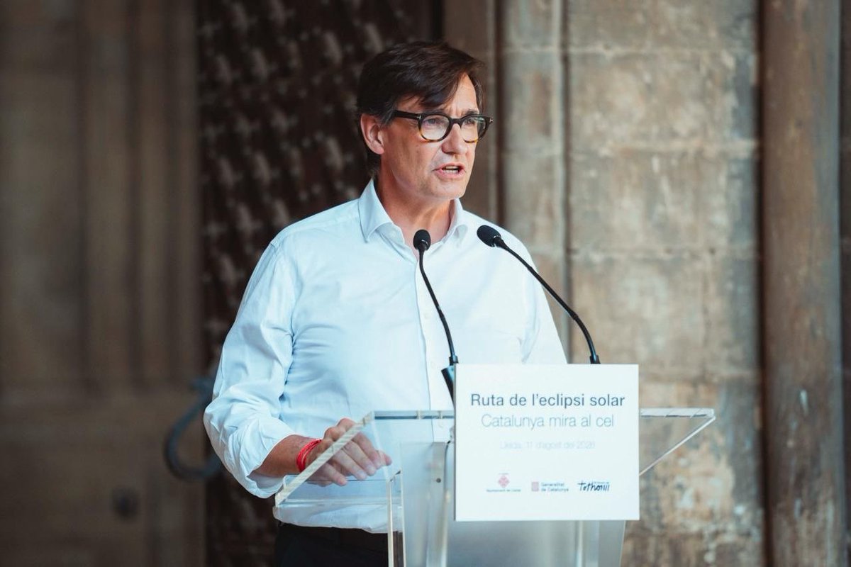 salvadorilla's tweet photo. Demà el cel de Catalunya serà l'escenari d'un fenomen excepcional. Serem al centre de les mirades per la nostra geografia, però també perquè som un país que genera coneixement, forma talent i fa de la ciència una eina al servei de les persones. 

Comencem a Lleida els actes per viure l’eclipsi solar total de demà. Gaudim-lo amb responsabilitat.