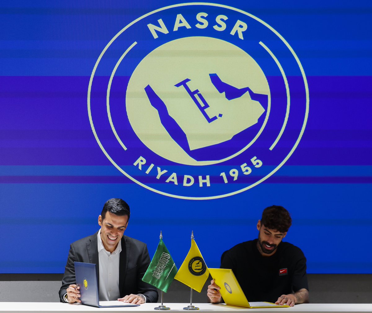 AlNassrFC_EN's tweet photo. Samu Costa is officially a AlNassr player 💛
The Portuguese star signs a four-year deal ✍️ https://t.co/XLpKTgaYpC