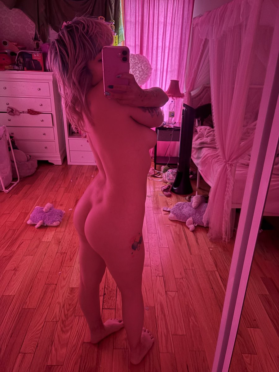 ditztard's tweet photo. being petite and thick is such a weird experience 😭 https://t.co/4Lh5UT0oDo