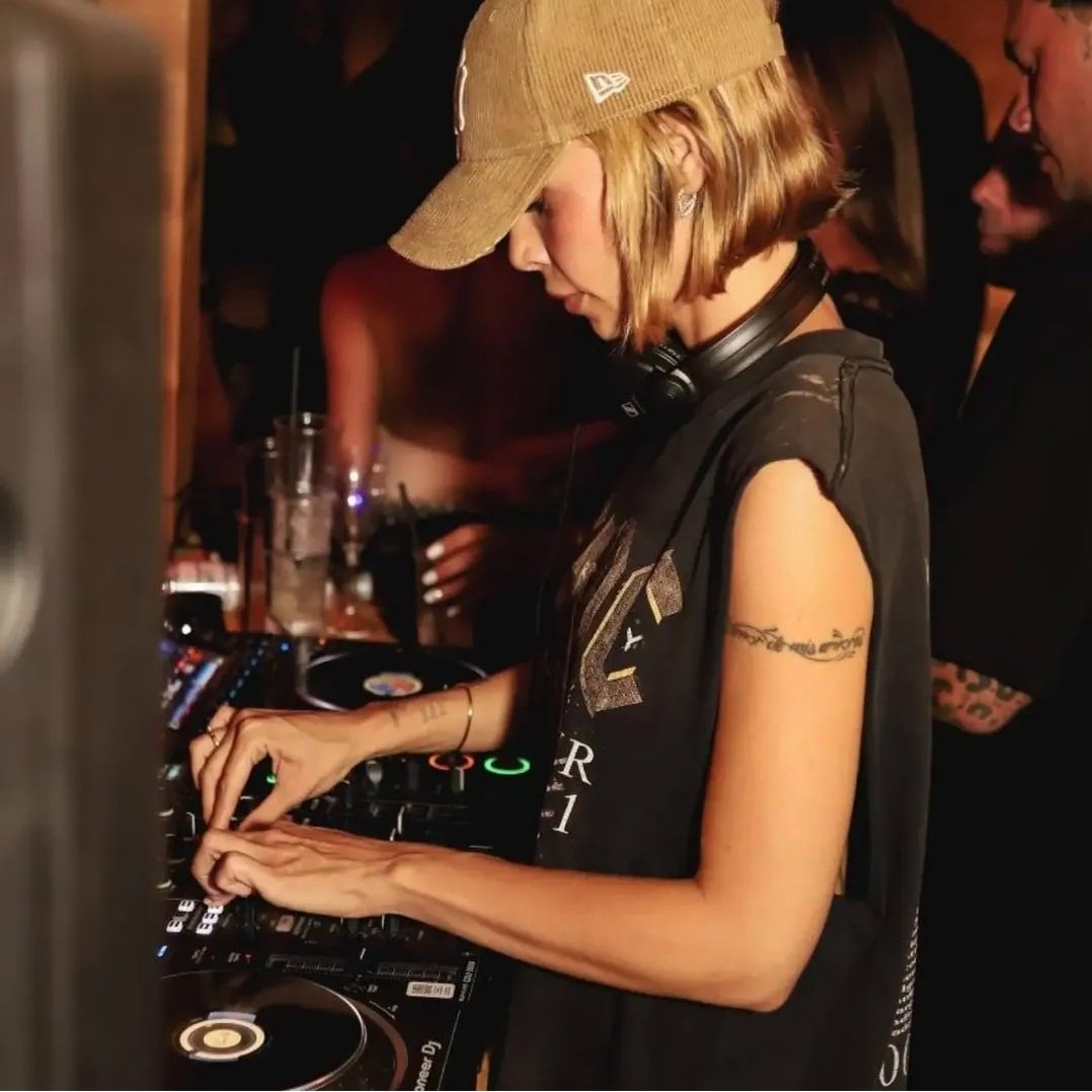 Manuel00998811's tweet photo. #alebasciano #djalebasciano #Ginevra #djset #schiumaday #limoni
Condividere tutto 🤍
Che meraviglia 🤍 https://t.co/noaCOBzBxY