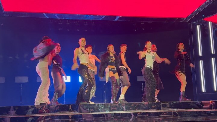 nanipochu's tweet photo. cerrando el ultimo programa de  🎸🪄💥⚡️

Todo fue felicidad y amor en esta presentación! Puro disfrute de volver a crear y bailar con tu música tini! ❤️

El TEAM de bailarines que fueron lo más!!!       @  ! Puro placer!

Gracias  y  por su ayuda! Las ... https://t.co/IgD8rolU3E