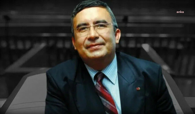 Bandral11's tweet photo. ''Büyük Atatürk'ten sonra Türk ulusu kendini yönetme iradesini kaybetmiş,tıpkı Osmanlı İmparatorluğunda olduğu gibi kaybettirilmiş!
Türkiye'yi Türk olmayan ya da Türklük bilincinden yoksun, etnik ve dinsel özürlü, son dönem Osmanlı mantığına sahip politikacılar yönetmekte.''
Doç.Dr. Necip Hablemitoğlu
(Ruhu şad olsun)