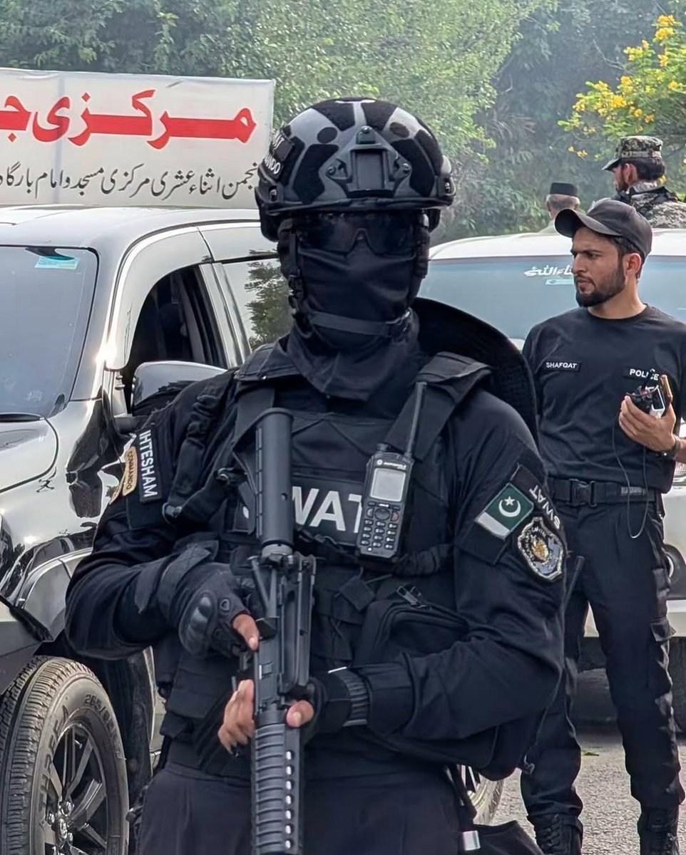 asadnasir2000's tweet photo. 🇵🇰 Islamabad Police’s newly formed SWAT unit has been deployed, with officers stationed along key points to strengthen security and keep the mourning procession peaceful.

🚨 Authorities have also increased checking and surveillance, while rapid response teams remained on standby at sensitive locations. 

The measures were aimed at protecting mourners and quickly handling any security threat.