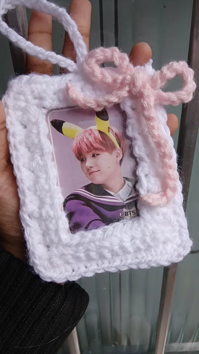 ARMYBANGTAN5671's tweet photo. Acabei de terminar esse holder de #croche, amei https://t.co/wn2cF6efkM