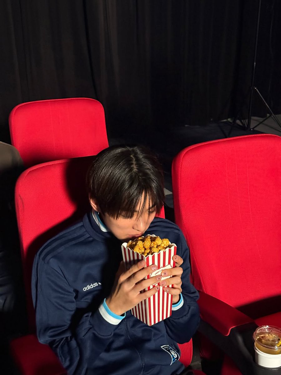 Koeonh's tweet photo. 🎬🍿 https://t.co/0kaEtdzz51