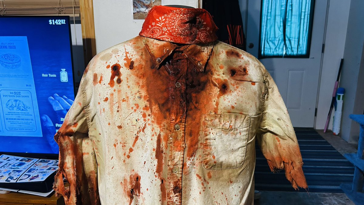 sickcannibal's tweet photo. @vikdoll Here’s some behind the scenes pictures too, I altered the outfit entirely on my own! tried to be as cannon as I could on a span of a month (I believe? Didn’t have much time tbh) 
Plz ask questions if you have any!!! <3 https://t.co/4s3qLCej2E