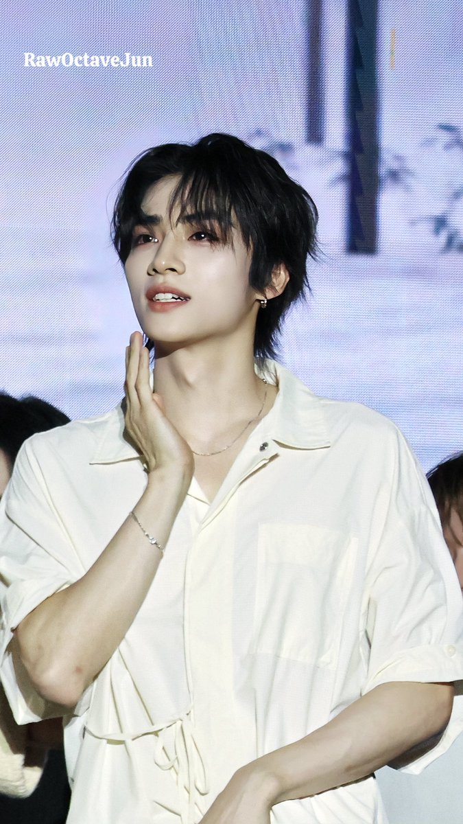 RawOctaveJun's tweet photo. 20260810

GUANGZHOU SHOWCASE

#WayV #XIAOJUN #威神V #肖俊 https://t.co/prrIljwMB5