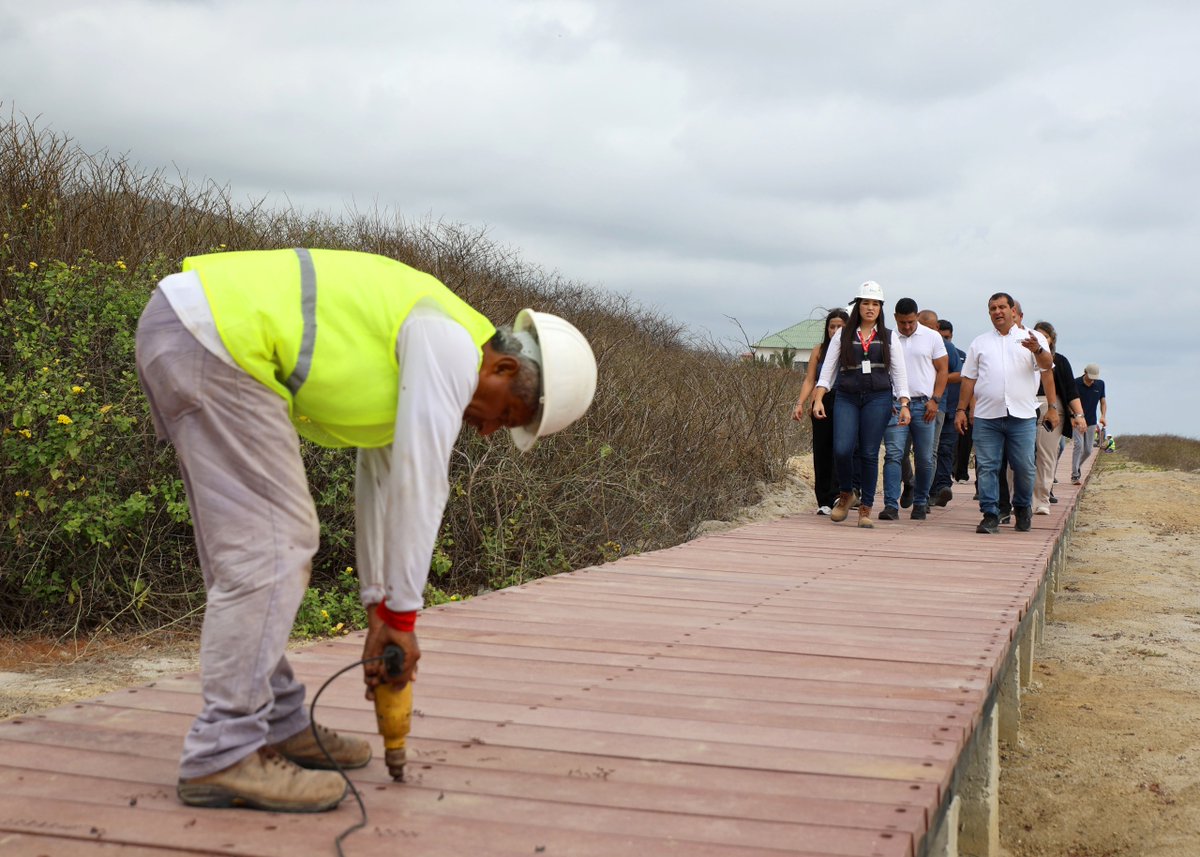 PrefecturManabi's tweet photo. ➡️Con identidad, orgullo y la mirada puesta en el futuro, San Lorenzo de Manta conmemoró este 10 de agosto sus 77 años de parroquialización. Durante la sesión solemne el prefecto de Manabí, Leonardo Orlando, ratificó el compromiso de seguir trabajando para mejorar las  condiciones de vida para las comunidades rurales, como protagonistas del desarrollo de la provincia.
Conoce más detalles: https://t.co/fBXqbAoMl7