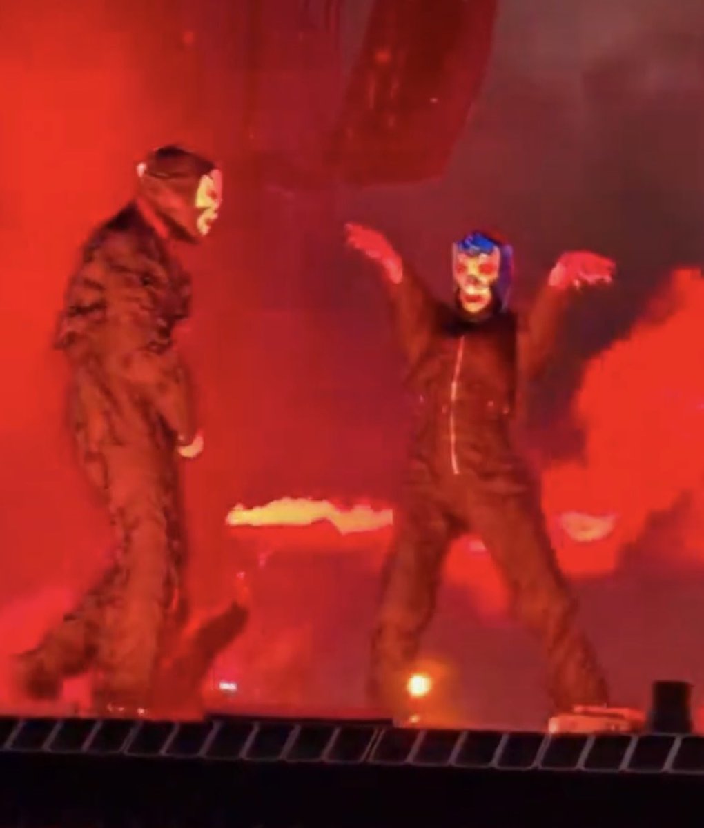GaSoRo2's tweet photo. @selito2210 🥺🥺🥺 yo estuve ahí. Increíble !! Los bailarines con las máscaras no se va a superar en ningún estadio, por mucho el mejor performance de Hooligan
💜💜🇲🇽🇲🇽🇲🇽💜💜 https://t.co/mGITqKL8fF