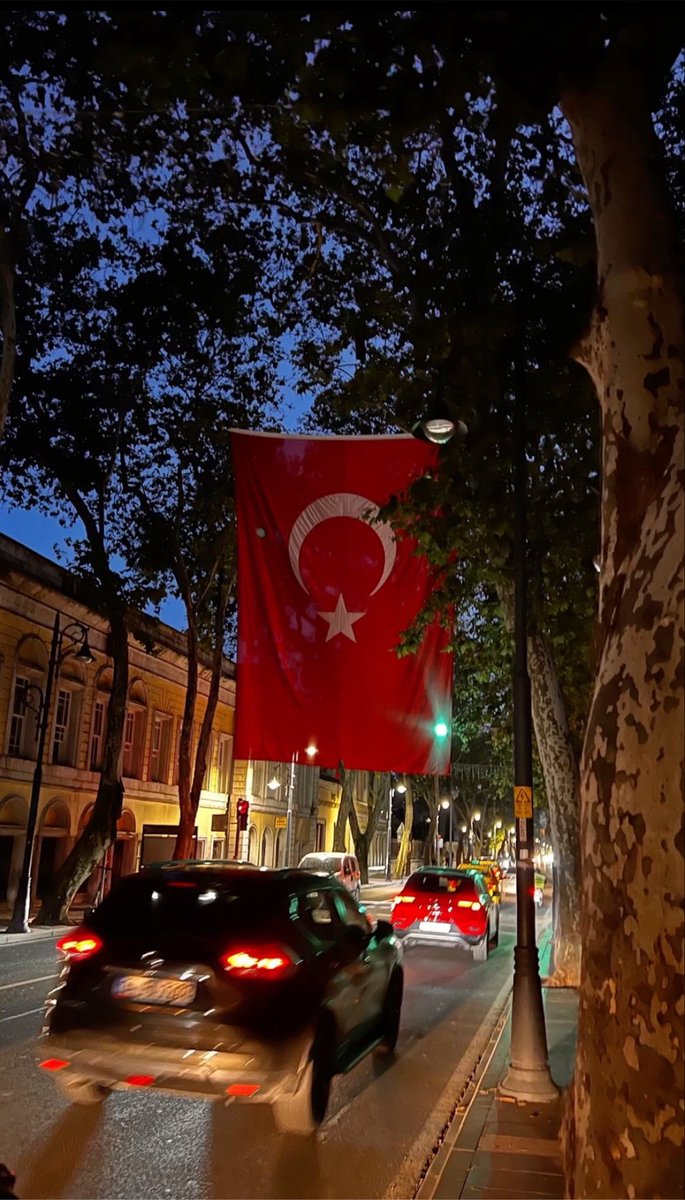 LdarEray's tweet photo. Dalgalandığın yerde ne korku ne keder https://t.co/YWEHRaQDir