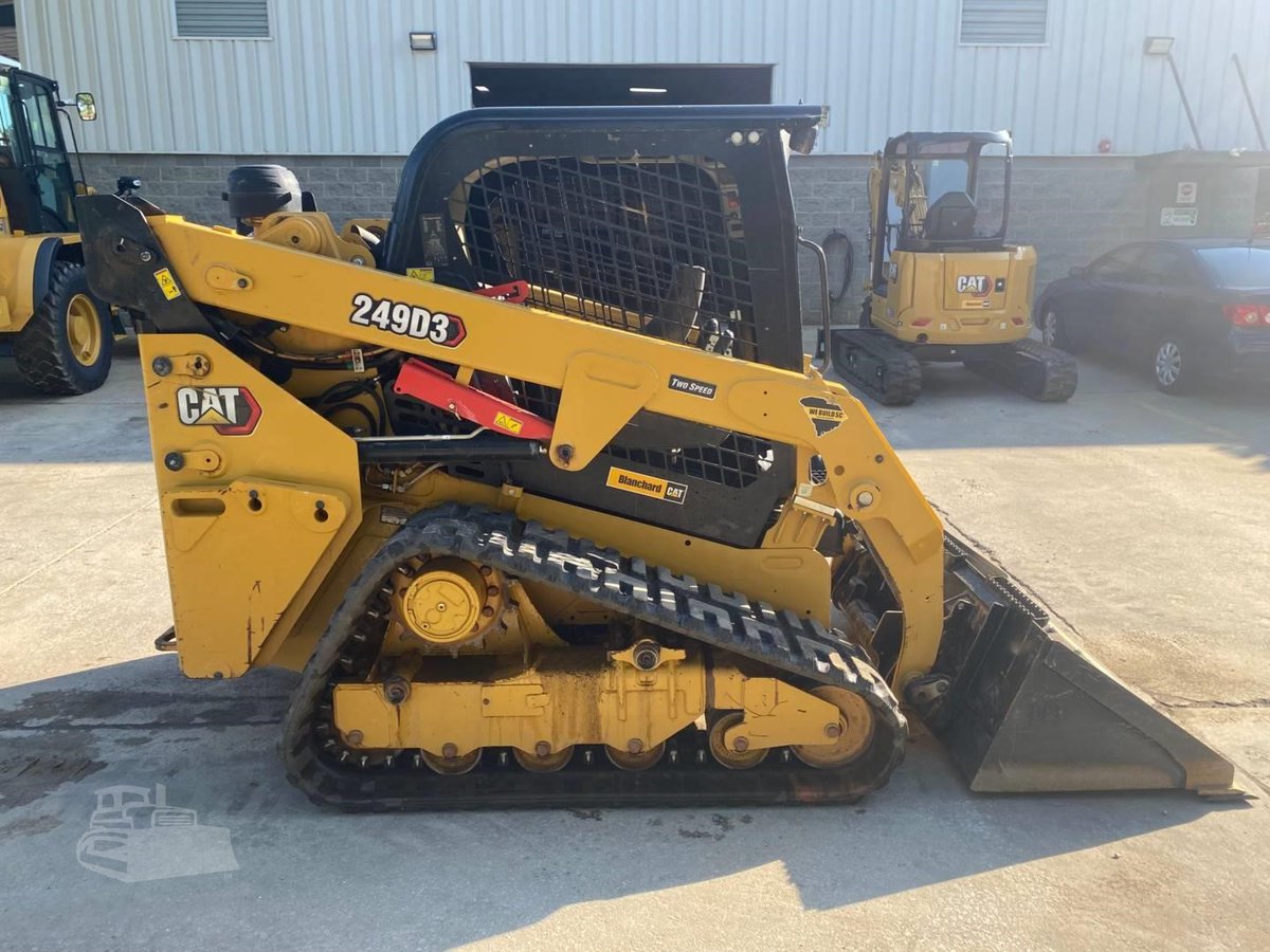 machinerytrader's tweet photo. 🚧2023 CATERPILLAR 249D3 Track Skid Steer For SALE!✨

⏱️ Only 766 hours
🪣 Bucket included
💪 Ready to work

Take a closer look ➡️ https://t.co/9taRFmWAcP

#Caterpillar #MachineryTrader #SkidSteers #HeavyEquipment https://t.co/KpIJWxP5UQ