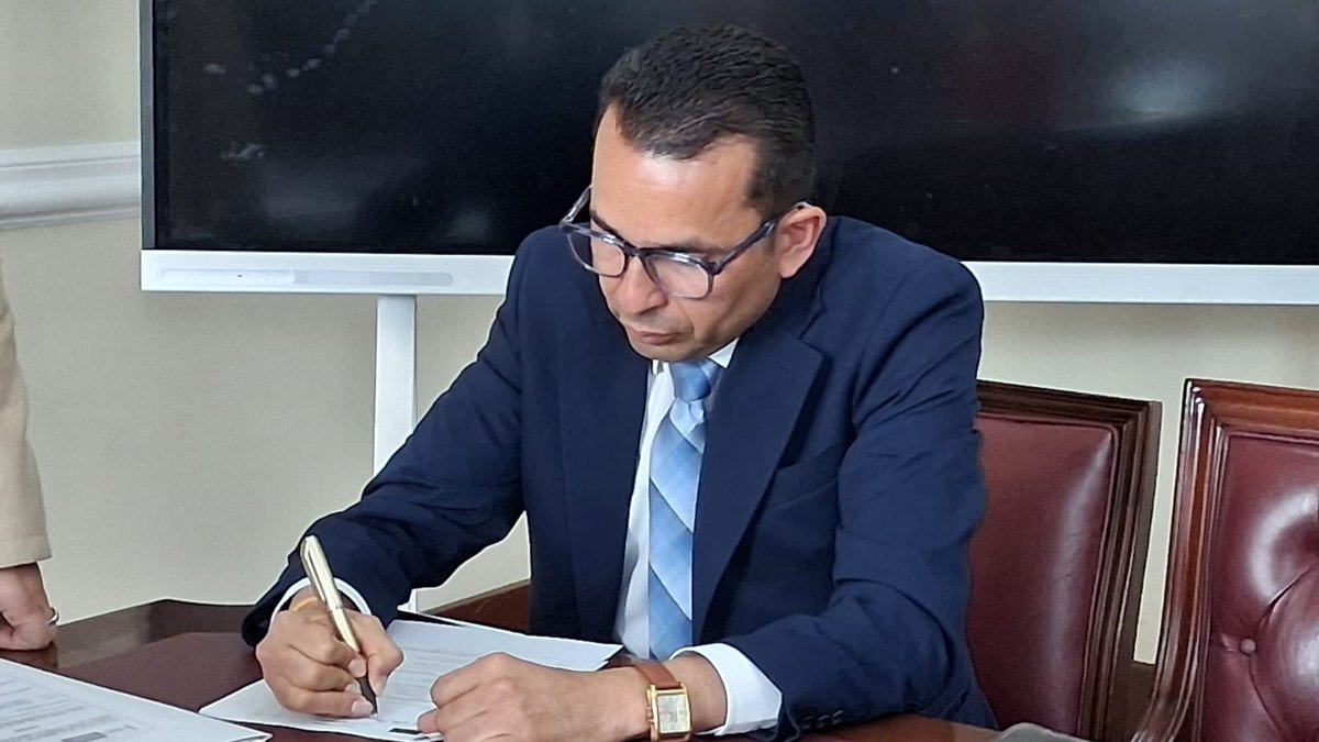 CamaraColombia's tweet photo. #CámaraInforma | Desde la @CamaraColombia informamos que @ROBINCASTILLO es el nuevo jefe de prensa de la Oficina de Información y Prensa de esta Corporación. A él una calurosa bienvenida. https://t.co/d7IDIrVNvp