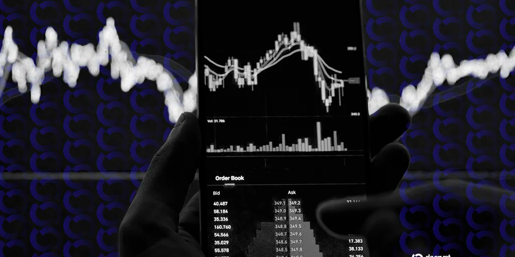 hoangday_ne's tweet photo. $31M of BTC just moved from dormant wallets in RVN. Profit-taking or reshuffle? Have you seen similar patterns lately? #Crypto NFA. https://t.co/3pZDRCK2Oe