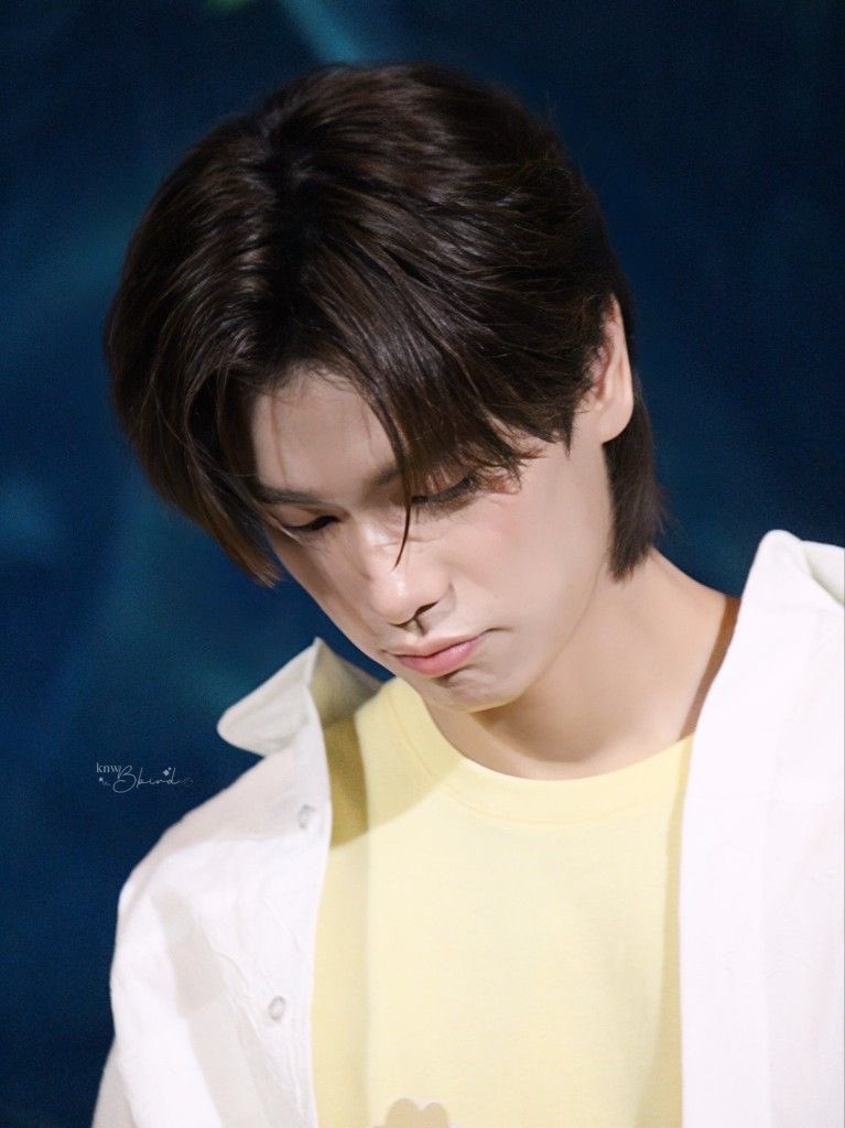 buzunkalbii's tweet photo. phu and his lips habit😭🫠 https://t.co/bdSNHwKgVT