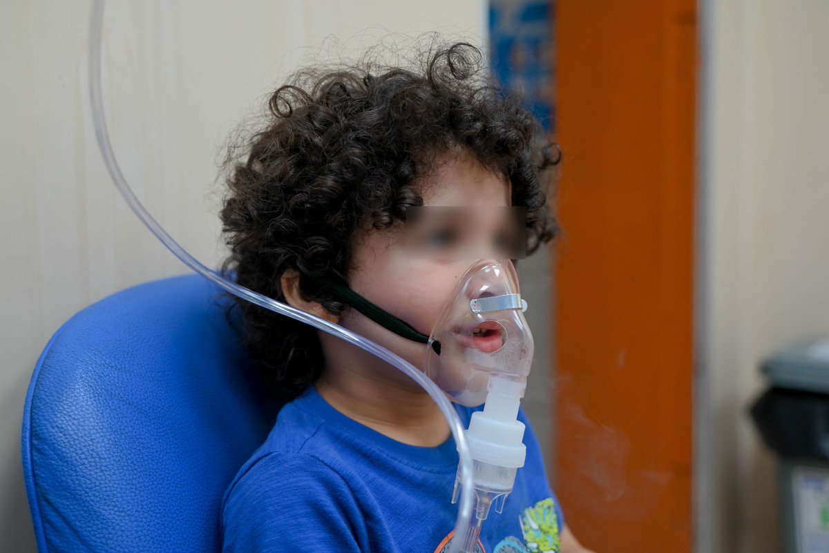 INSN_oficial's tweet photo. 🩺 ¡Alerta! Aumentan los casos respiratorios en niños por cambios de clima
En el #INSN, cerca de 80 niños son atendidos diariamente por problemas respiratorios, desde resfríos hasta neumonías y crisis asmáticas.
📌#NotaInformativa https://t.co/4meRxnmKm5
#LíderesEnPediatría #Asma https://t.co/SUkw1jhVaL