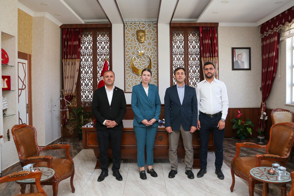 bmsvan1's tweet photo. Gürpınar Kaymakamımız Sayın Fatma Turhan Keser'e hayırlı olsun ziyaretinde bulunduk göstermiş olduğu misafirperverliğinden dolayı kendisine teşekkür ederiz. @yusufyazgan37 @KaanCetinbas @AhmetKizil9 @CemalUstun_ @cahit_imrak @Gkaymakamlik https://t.co/fOFlx1wzK0