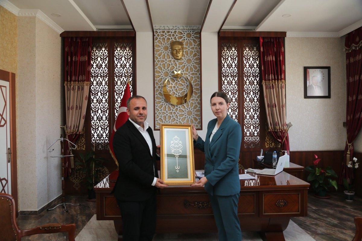 bmsvan1's tweet photo. Gürpınar Kaymakamımız Sayın Fatma Turhan Keser'e hayırlı olsun ziyaretinde bulunduk göstermiş olduğu misafirperverliğinden dolayı kendisine teşekkür ederiz. @yusufyazgan37 @KaanCetinbas @AhmetKizil9 @CemalUstun_ @cahit_imrak @Gkaymakamlik https://t.co/fOFlx1wzK0