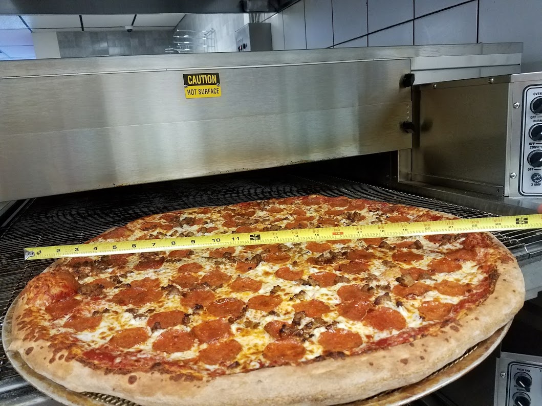 FiveStarPizzaFL's tweet photo. Summer nights aren't over yet! Five Star Pizza wants to steal the show at your next summer hang. Feed the whole crew with our piezillas! 24 inches of the flavors you love. We're the best in Florida for a reason! Check out our menu ➡️ https://t.co/8fy0DfR3VV
#fivestarpizza https://t.co/wObBqHAys7
