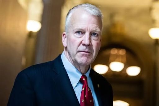 GOP__Ls's tweet photo. 🚨 BREAKING: Republican candidate Dan Sullivan took nearly $10,000 from Epstein associates.

This happened just months after he blocked the release of Epstein files. https://t.co/XpYOwHUgw9
