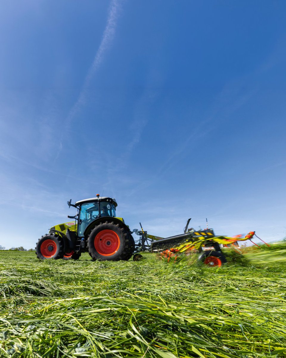 oliveragri's tweet photo. The @CLAAS_UK VOLTO 1100-700 in action 🤩
#unitedforexcellence #claasvolto #farm #ag #volto https://t.co/smjqlwbfMv