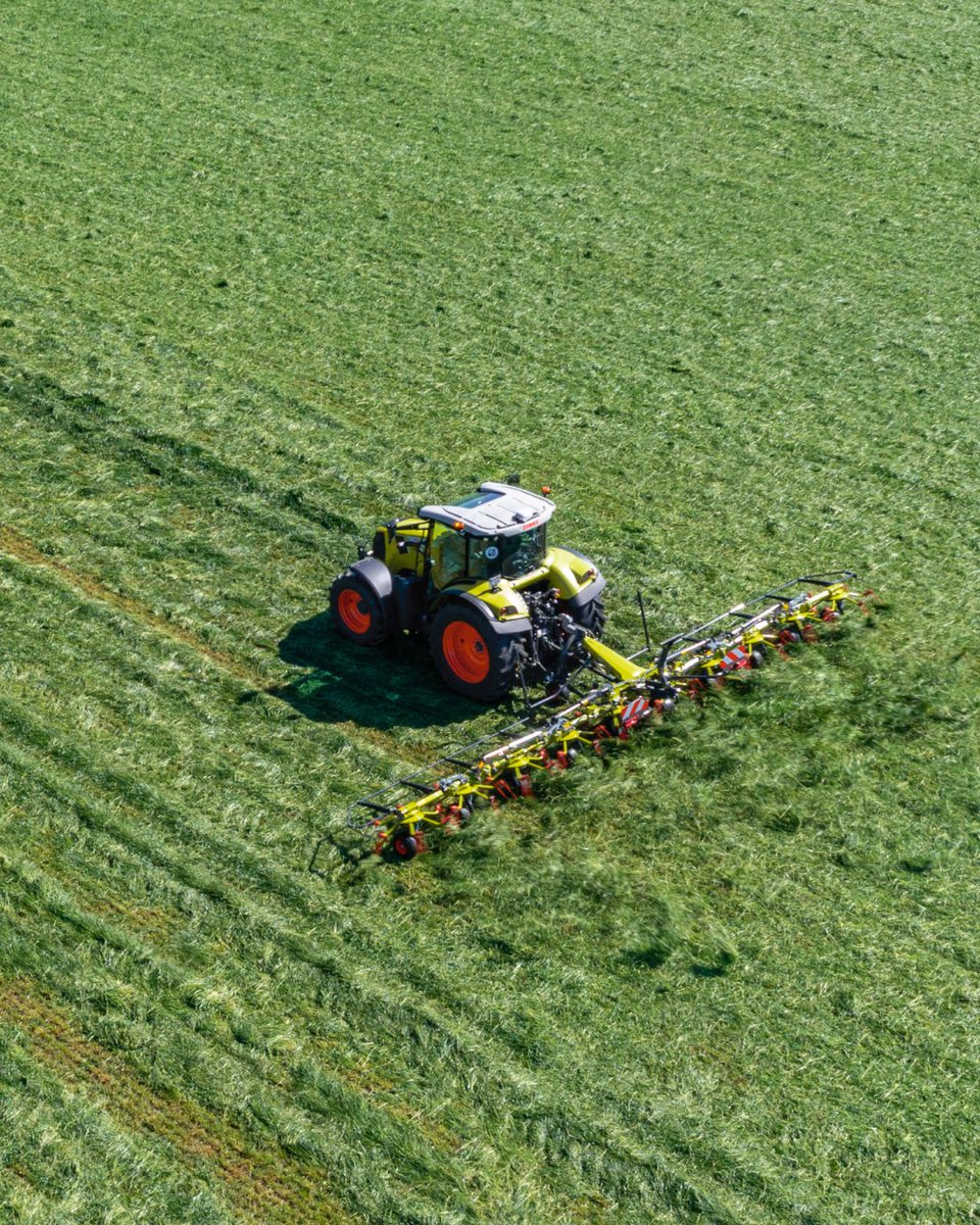 oliveragri's tweet photo. The @CLAAS_UK VOLTO 1100-700 in action 🤩
#unitedforexcellence #claasvolto #farm #ag #volto https://t.co/smjqlwbfMv