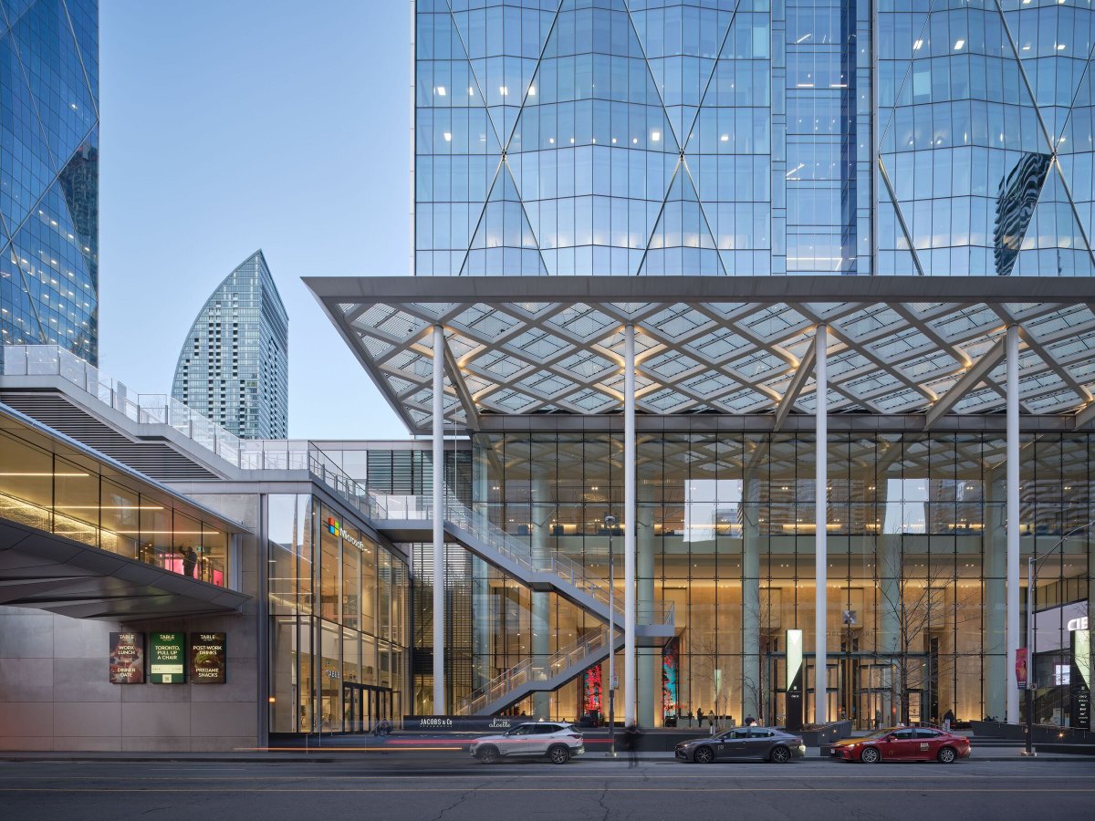 Archello's tweet photo. WilkinsonEyre’s @WilkinsonEyre CIBC SQUARE in Toronto links two towers with a 25-metre-high public park above active rail infrastructure. 
https://t.co/6dY9Pf4OtG 

#InsulatingGlass #HighPerformanceFacade #AdaptiveArchitecture https://t.co/y2OHkWOO6x