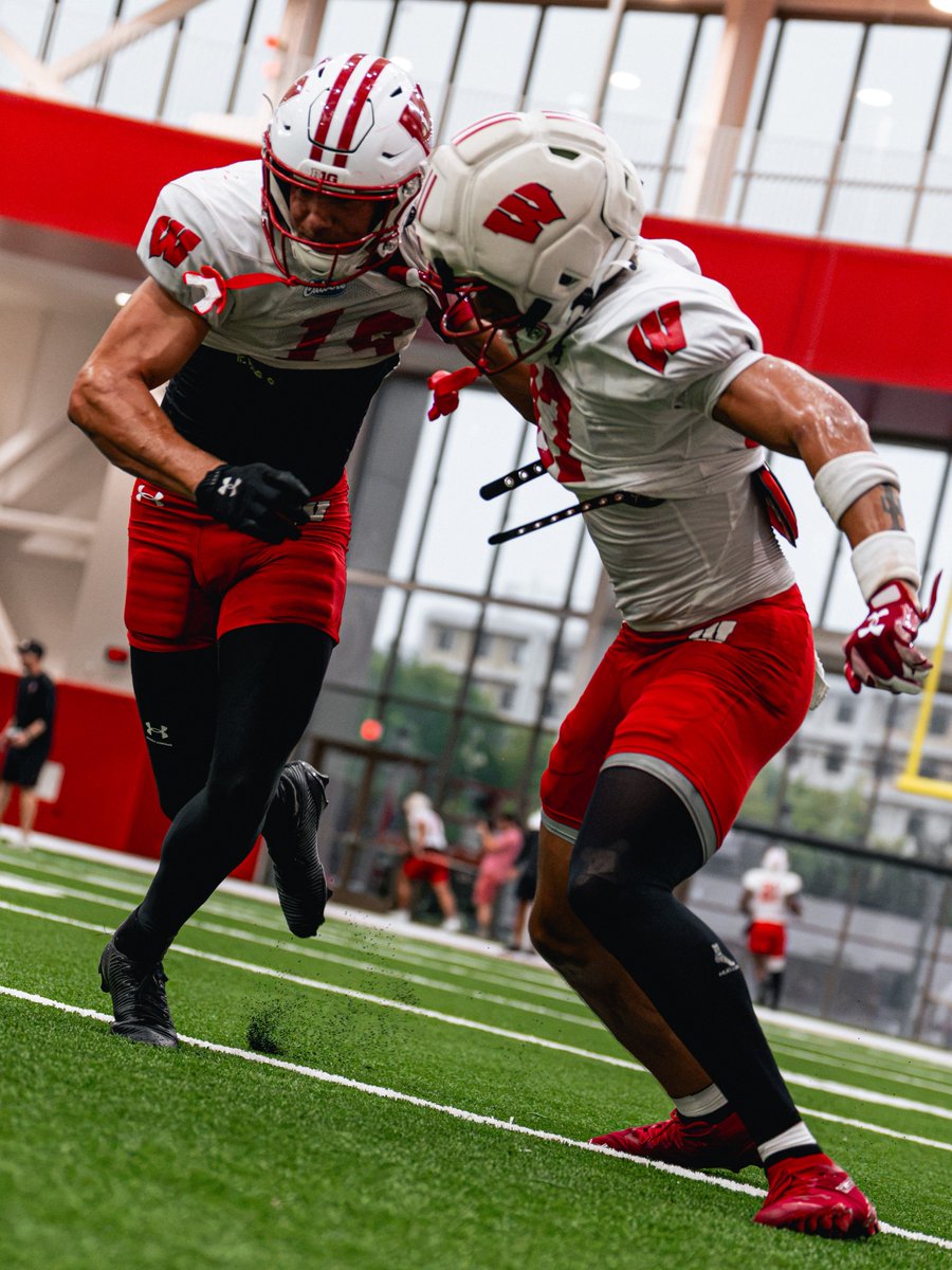 BadgerFootball's tweet photo. Getting after it 💪 https://t.co/USBenIhsjc
