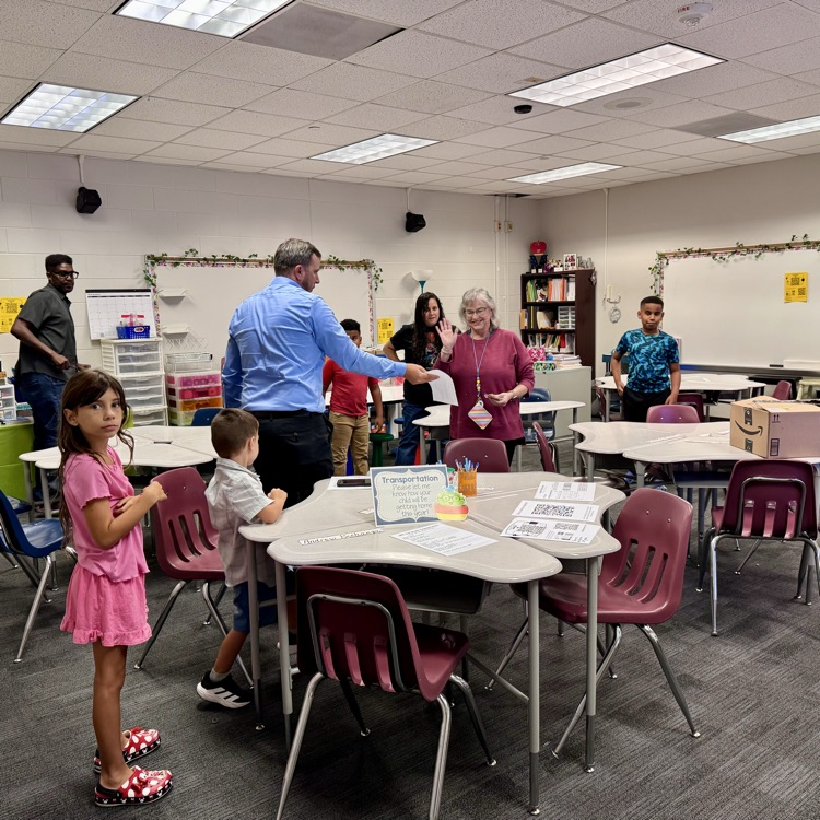 HumbleISD_OFE's tweet photo. Thank you to all of our Falcon Families who came out for Falcon Fest! We loved seeing all the smiles, meeting our students and kicking off another amazing school year together!
We’re ready for an AMAZING year, Falcons!
#FalconFest #FalconFamily #FalconPride https://t.co/Q09ceR7pC6