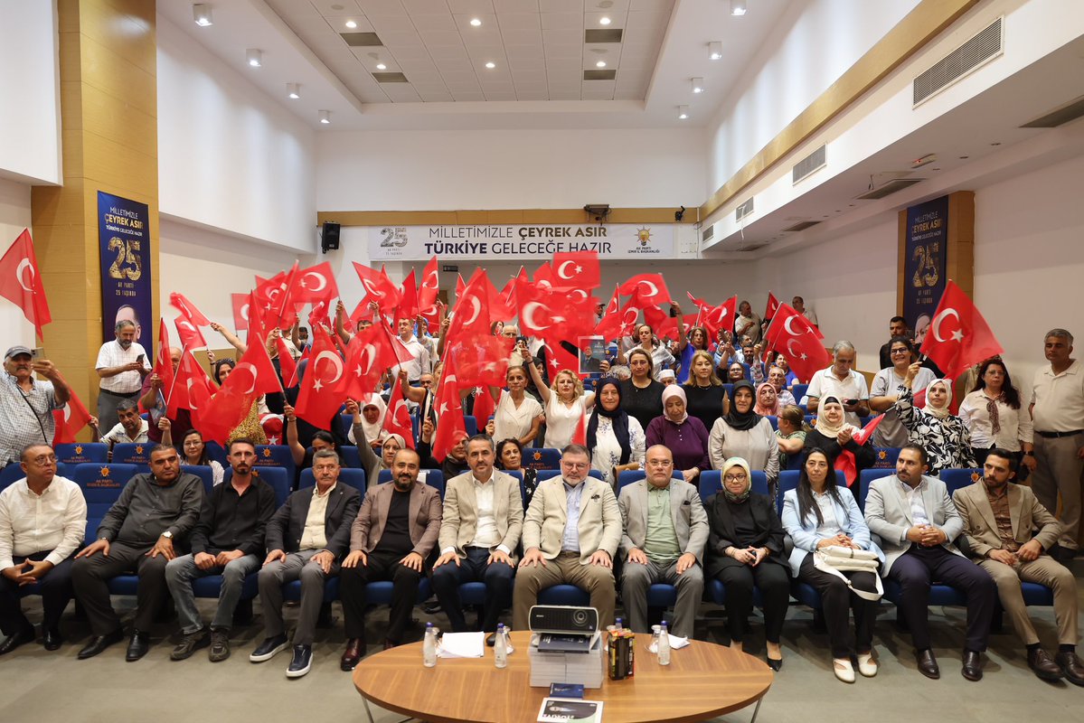 Bilalsaygili's tweet photo. Bayraklı İlçe Danışma Meclisi Toplantımızda teşkilatımızla bir araya geldik.
Hedeflerimizi ve çalışmalarımızı değerlendirdik. 

Biz, gücünü teşkilatından, istikametini milletinden, kararlılığını davasından alan büyük bir davanın mensuplarıyız. Aynı inançla, aynı kararlılıkla ve omuz omuza; ülkemiz ve milletimiz için çalışmaya devam edeceğiz.

İlçe Danışma Meclisi toplantımız hayırlara vesile olsun.