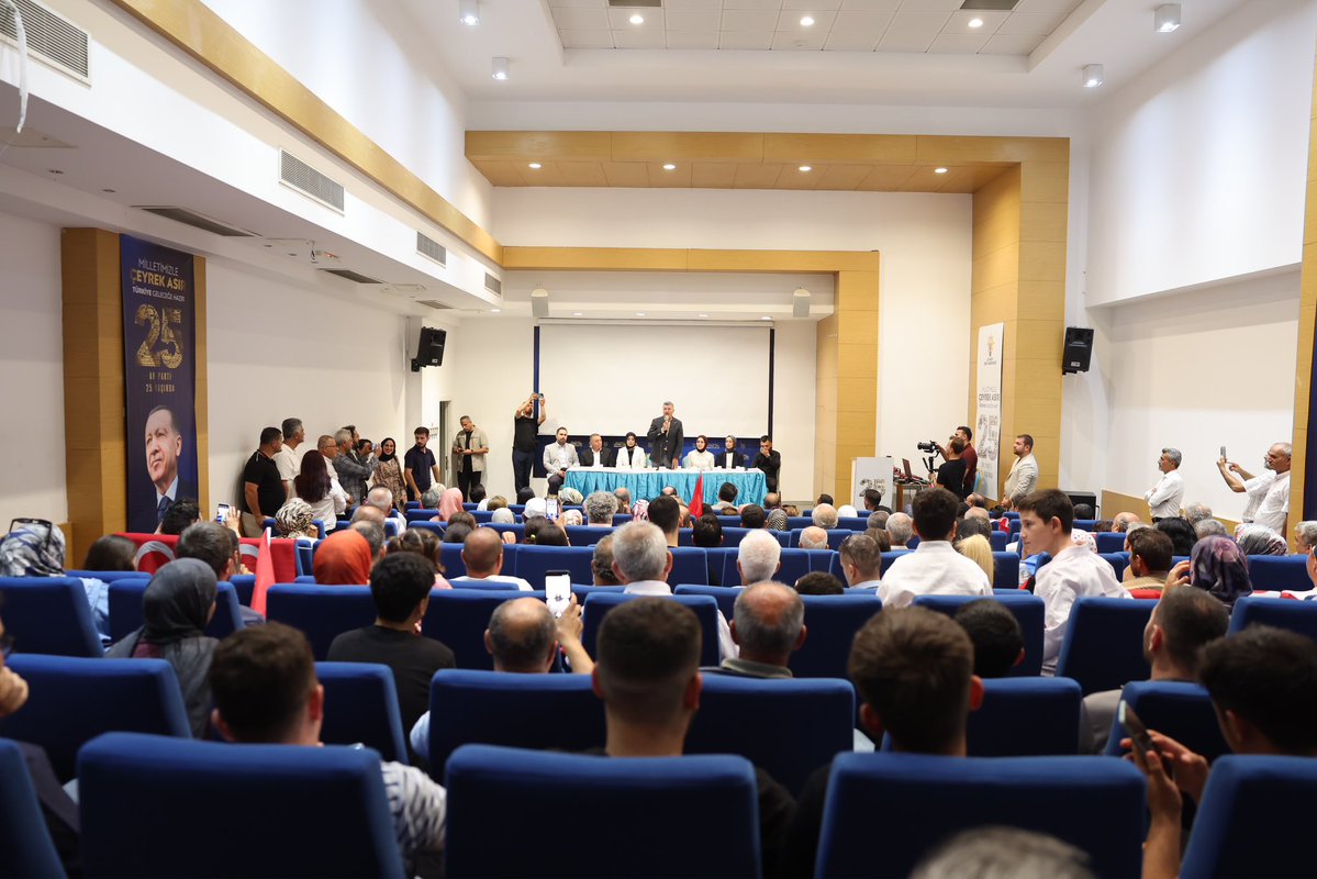 Bilalsaygili's tweet photo. Bayraklı İlçe Danışma Meclisi Toplantımızda teşkilatımızla bir araya geldik.
Hedeflerimizi ve çalışmalarımızı değerlendirdik. 

Biz, gücünü teşkilatından, istikametini milletinden, kararlılığını davasından alan büyük bir davanın mensuplarıyız. Aynı inançla, aynı kararlılıkla ve omuz omuza; ülkemiz ve milletimiz için çalışmaya devam edeceğiz.

İlçe Danışma Meclisi toplantımız hayırlara vesile olsun.