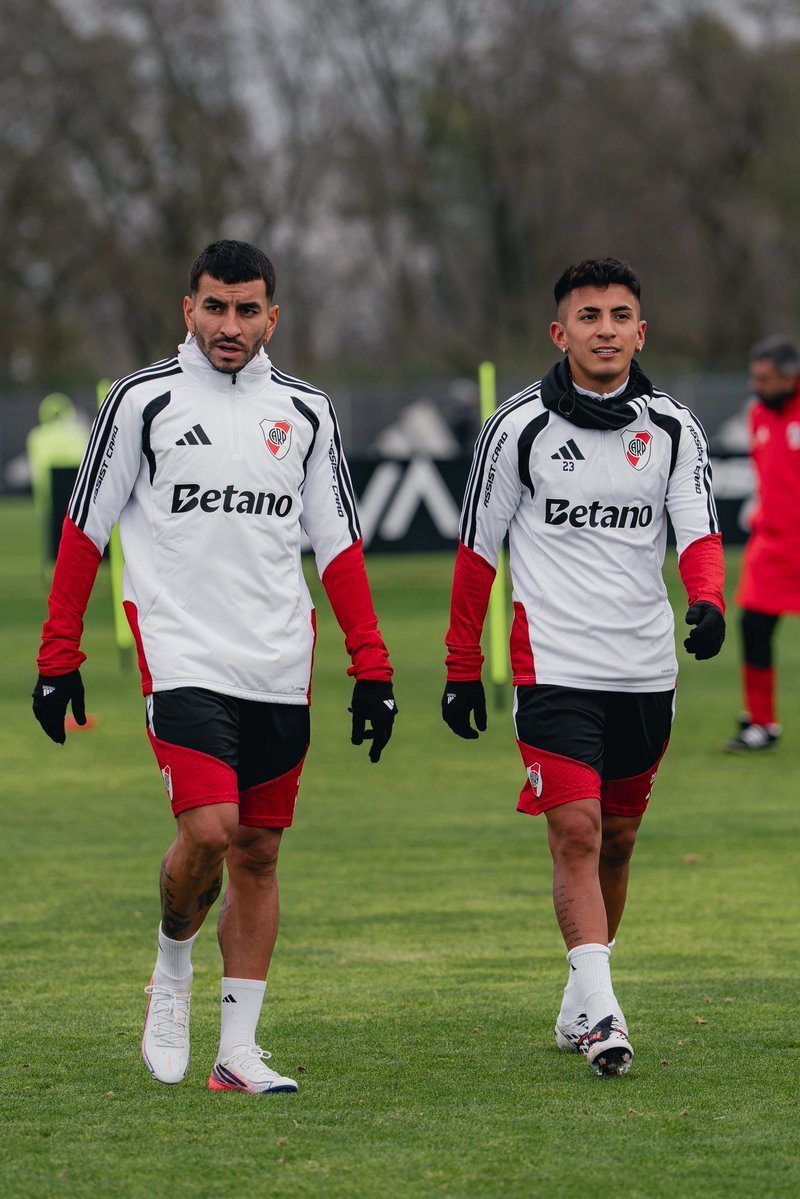 _crisenberg_'s tweet photo. Titulares los dos contra Argentinos o a Thiago lo meten en el segundo tiempo? Que opinan? https://t.co/ueIPTReaHG