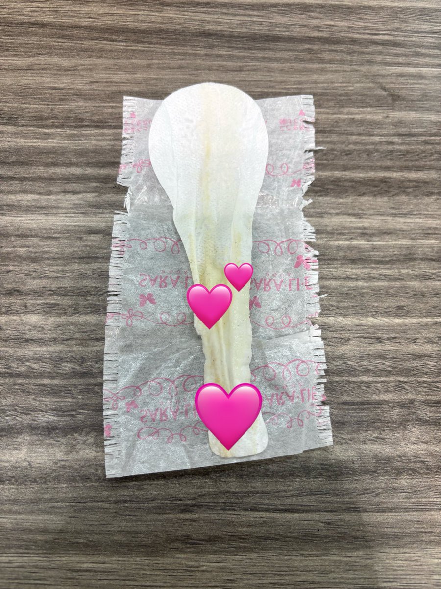 nemeui's tweet photo. 配信終わりのマスクとおりしーめっちゃ汚れてる、、
なんかマスクの影あれっぽく見えるけど普通に私の手です🥲🥲
欲しい人DMおいで♡
 #パンツ売り子  #パンツ売ります #下着売ります #下着売り子  #使用済みマスク  #下着販売  #使用済みマスク  #マスク売ります https://t.co/UpasCVnME5