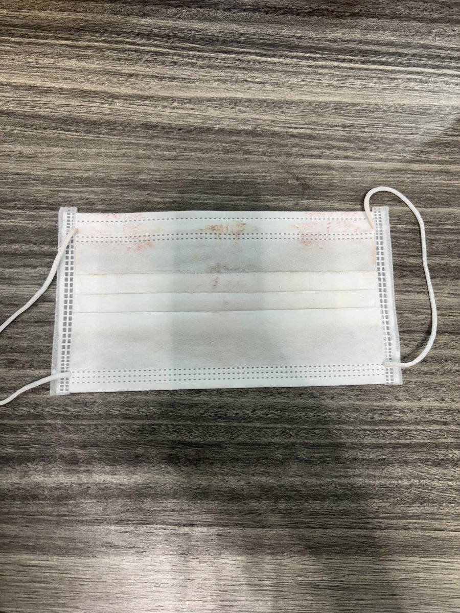 nemeui's tweet photo. 配信終わりのマスクとおりしーめっちゃ汚れてる、、
なんかマスクの影あれっぽく見えるけど普通に私の手です🥲🥲
欲しい人DMおいで♡
 #パンツ売り子  #パンツ売ります #下着売ります #下着売り子  #使用済みマスク  #下着販売  #使用済みマスク  #マスク売ります https://t.co/UpasCVnME5