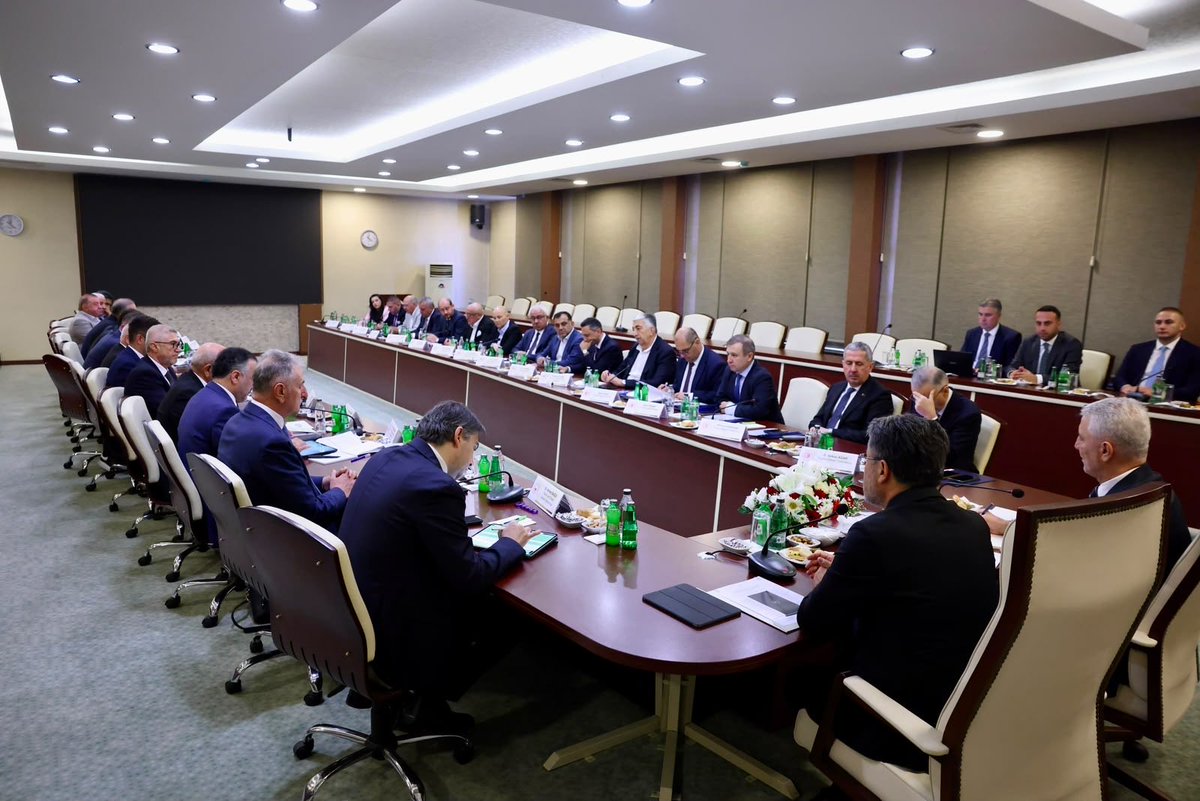MMesutCakmak's tweet photo. Tarım ve Orman Bakanımız Sayın İbrahim Yumaklı, Ticaret Bakanımız Sayın Ömer Bolat, Bakan Yardımcılarımız Sayın Volkan Ağar, Sayın Mahmut Gürcan ve Sayın Ahmet Bağcı, TMO Genel Müdürümüz Sayın Ahmet Güldal’ın katılımıyla Ankara TMO Güvercin Tesisleri’nde Hububat Sektörü İstişare Toplantısı’nı gerçekleştirdik.

Sektörümüzün geleceğine yönelik önemli değerlendirmelerde bulunduk. Katkı sunan herkese teşekkür ediyorum.

@UnFederasyonu 
@TCTarim 
@ticaret